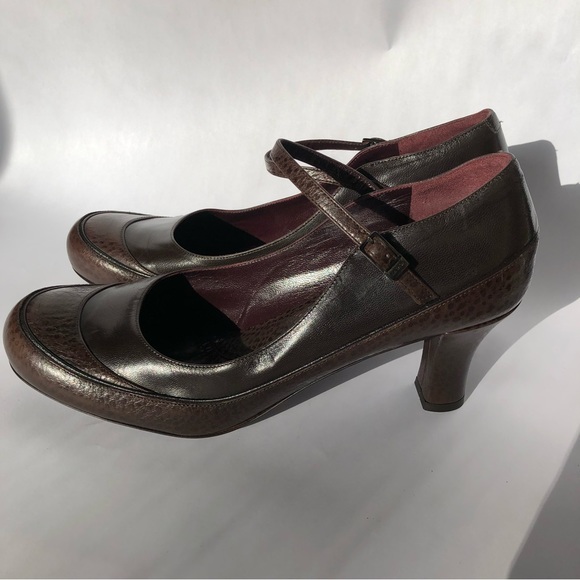 Via Spiga finely crafted Italian leather pump w/ ankle strap. Brown. Mary Jane. - Picture 7 of 14